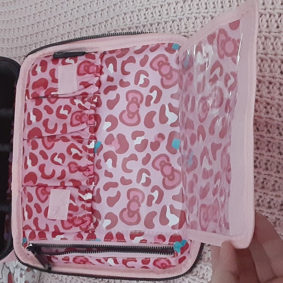 Impressions X Hello Kitty Cosmetic Bag - Picture 8 of 11